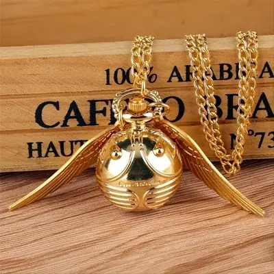 Image de Montre de Poche Magique avec Ailes Dorées et Boule de Citrouille
