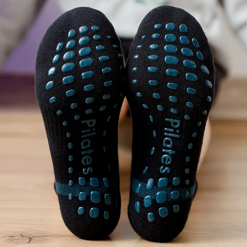 Immagine di Calzini da Yoga Uomo e Donna in Cotone con Antiscivolo in Silicone – Calzini Professionali per Pilates, Danza e Fitness Indoor di Alta Qualità