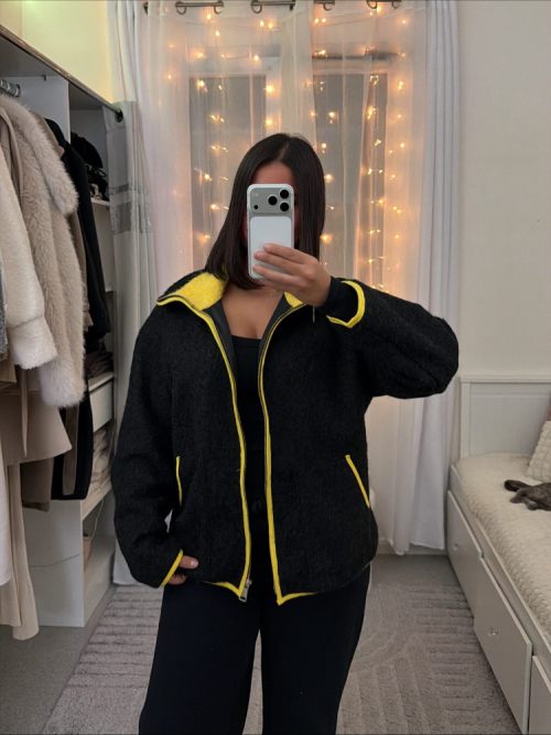 Bild von Elegantes Spitzen-Mini-Kleid mit Hochkragen – Chic für Abend & Party