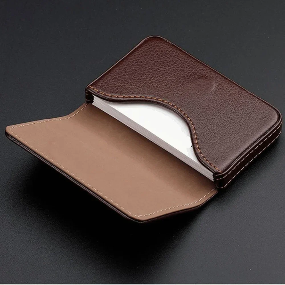 Immagine di Portafoglio in Pelle PU di Alta Qualità con Chiusura Magnetica – Porta Carte di Credito e Biglietti da Visita per Uomo e Donna