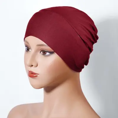 Image de Hijab Sport Noir à Capuche - Confort & Style Islamique