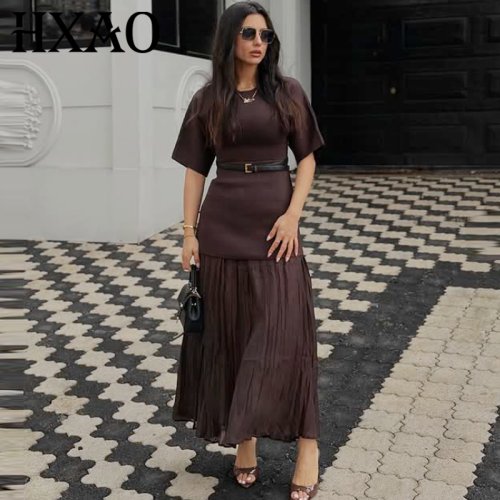 Image of Elegant Brown Pleated Knitted Dress for Women – Summer 2025 Chic O-Neck Short Sleeve Vacation Dress with Patchwork Design