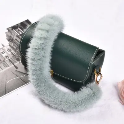 Image de Sangle de Sac en Fourrure de Vison - Accessoire Luxe