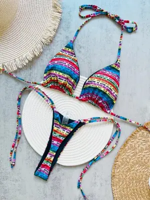 Image de Bikini Mini String Imprimé Coloré pour Femme