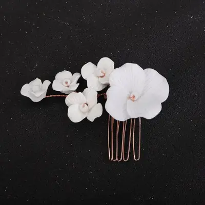 Image de Bijoux de Tête Mariage Fleurs Blanches - Accessoire Coiffure Élégant