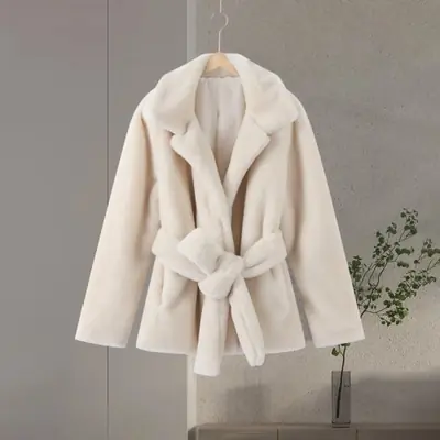 Image de Manteau Fausse Fourrure Femme Hiver 2025 - Chic & Chaud