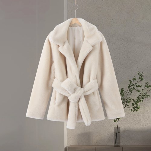 Image de Manteau Fausse Fourrure Femme Hiver 2025 - Chic & Chaud