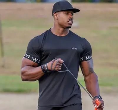 Image de T-shirt de compression homme noir, séchage rapide pour sport et gym