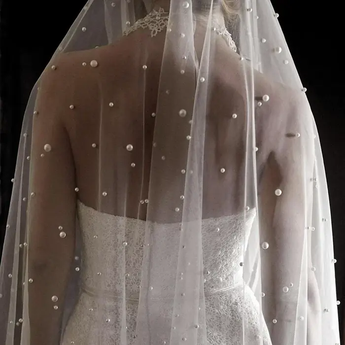 Image de Voile de Mariée Long Blanc Ivoire avec Perles et Peigne