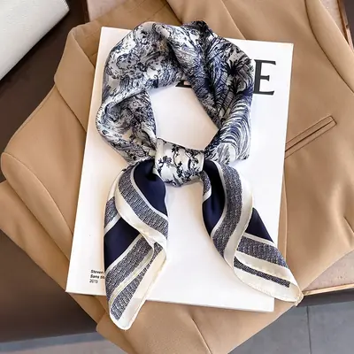 Image de Foulard de Luxe en Soie Imprimé Floral