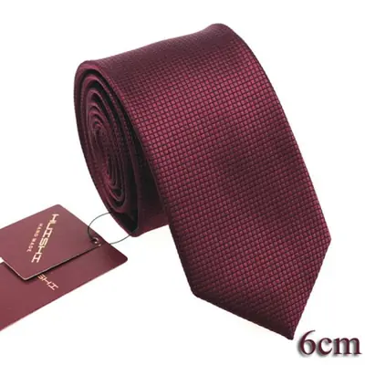 Image de Cravate Rouge Vin Imperméable - Style Élégant pour Hommes