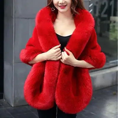 Image de Veste Châle Fausse Fourrure Blanche - Élégante & Chaude