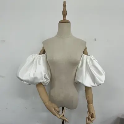 Image de Manches Bouffantes Satin - Accessoire Mariage Élégant