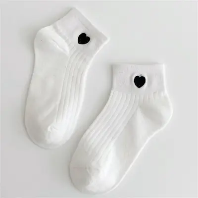 Image de Chaussettes Mignonnes Brodées Coeur & Lune
