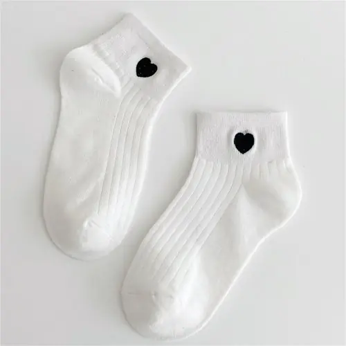 Image de Chaussettes Mignonnes Brodées Coeur & Lune
