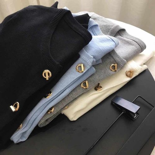 Bild von Eleganter Strickpullover für Damen – Langer Ärmel, Weiß, Moderner Schnitt, Warme Strickjacke mit O-Ausschnitt, Trendige Strickwaren für den Alltag