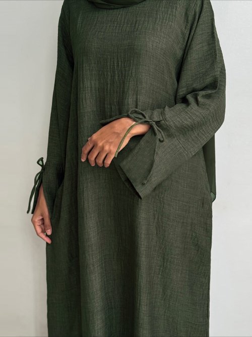 Image of Elegant Solid Color Muslim Abaya with Bow Detail – Long Arabic Kaftan Dress for Eid 2025, Ramadan, and Everyday Wear