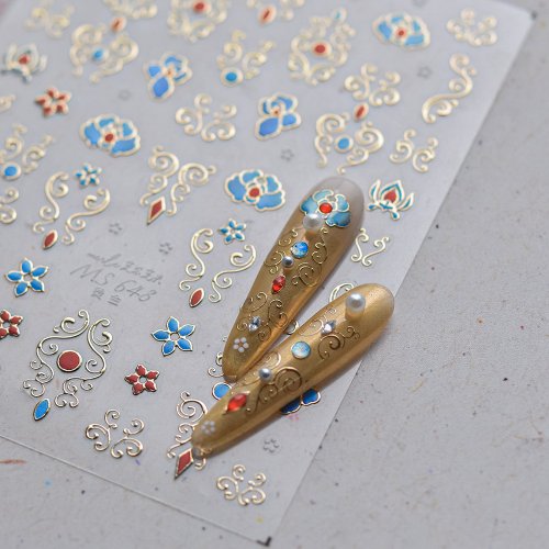 Bild von Elegante goldene Zepter 5D Nail Art Aufkleber wunderschöne Edelstein Luxus höfischer Muster Halskette Rahmen selbstklebende Maniküre Aufkleber