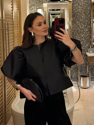 Image de Chemise Satinée Femme Manches Bulles - Élégante & Décontractée