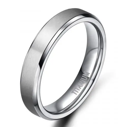 Image de Bague Homme en Titane Argent - Élégante & Robuste